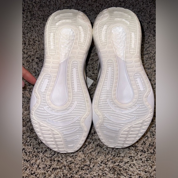 Size 10 - adidas Supernova 2 White Silver Metallic W - Picture 2 of 4